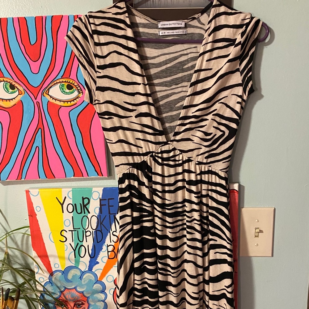 Zebra print, deep v maxi with pockets :)